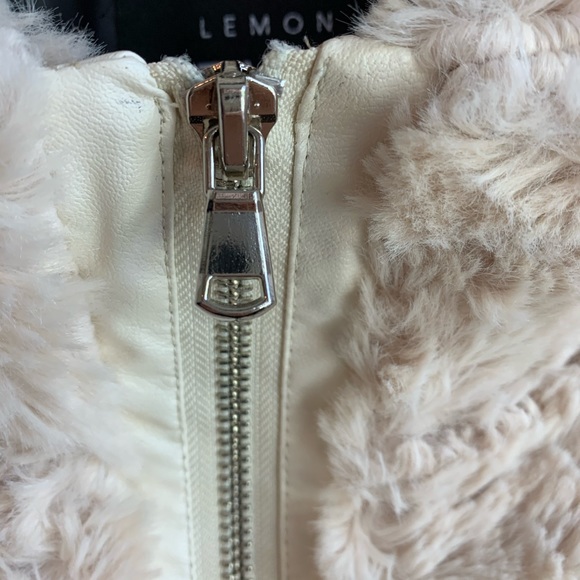 Lemon Tart Cream Faux Fur Zip Up Vest - Picture 5 of 5